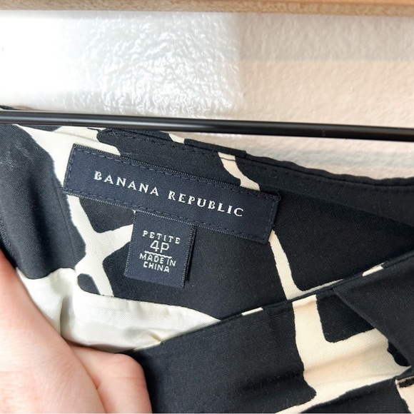 Banana Republic Contemporary Business Casual Career Silk Blend Pencil Skirt‎ 4P - Picture 10 of 10